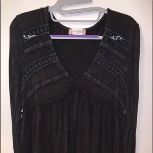 Black Altar’d State long sleeve top!